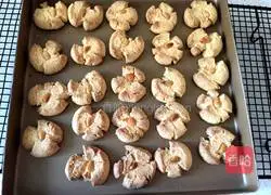 Pine Nut Crispy Cake Illustration of how to do it 7