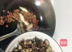 Illustration of home-style braised sausage rice 7