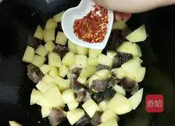 Illustration of how to make bacon braised rice 7