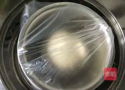 Illustration of how to cut steamed buns with milk knife 3