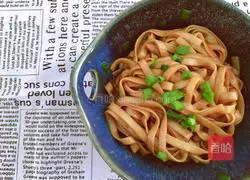 Illustration of how to make noodles with scallion oil 3