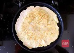 Illustration of how to make carrot and shrimp skin egg pancake 8