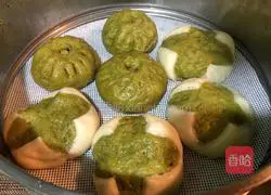 Illustration of how to make spinach blossom steamed buns 16