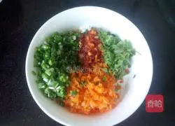 Illustration of how to make carrot okra pancakes 4