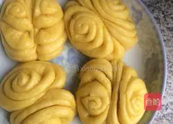 Illustration of how to make pumpkin steamed buns 7