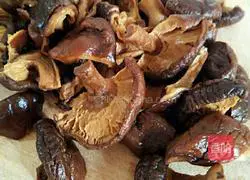 Illustration of how to make mushroom stuffed dumplings 1