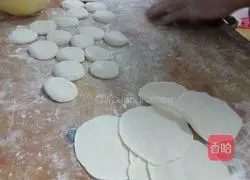 Illustration of how to make pickled cabbage dumplings 5