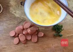 Illustration of how to make fried noodles with egg sausage 2