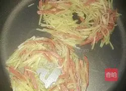 Potatoes, ham and eggs Illustration of how to make pancakes 4