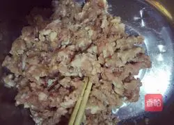 Illustration of how to make three fresh dumplings 1