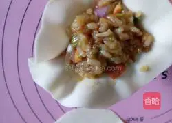Illustration of how to make glutinous rice and shrimp siomai 10