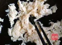 Illustration of how to make egg fried rice 8