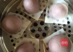Illustration of making black rice dough steamed buns 10