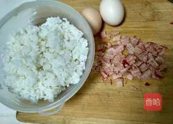 Illustration of how to make barbecued pork and egg fried rice 1