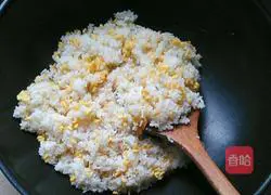 Illustration of how to make egg fried rice 8