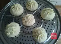 Illustration of how to make pork and eggplant stuffed buns 13