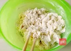 Illustration of how to make celery stuffed buns 3