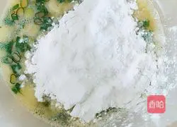 Illustration of how to make egg and green onion cake 5