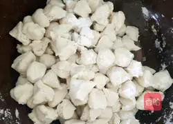 Illustration of how to make dragon bean and pork dumplings 4