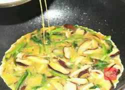 Illustration of how to make mushroom and vegetable cheese cake 13