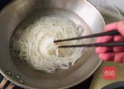 Illustration of how to make sauce-flavored beef brisket powder 3