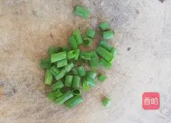 Illustration of how to make mint-flavored corn and egg fried rice 2