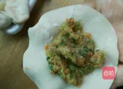 Illustration of how to make Liuye dumplings 8