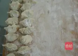 Illustration of how to make black fungus, edamame, and winter melon wontons 4