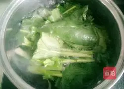 Illustration of how to make spinach noodles 1