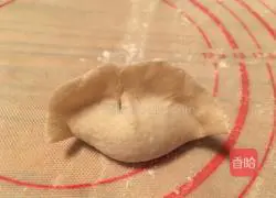 Illustration of how to make dumplings stuffed with pork and cabbage 17