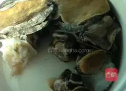 Illustration of how to make abalone and conch dumplings 1