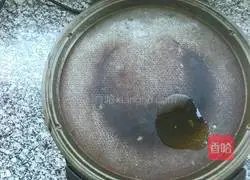 Illustration of how to make black bean dregs and multigrain cakes 10