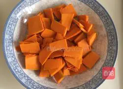 Illustration of how to make pumpkin rose steamed buns 1