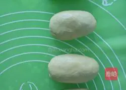 Illustration of how to make pork, chive and scallion pancakes 3