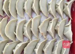 Illustration of how to make leek and egg dumplings 9