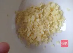 Illustration of how to make garlic noodles 2