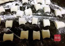 Illustration of how to cut steamed buns 3