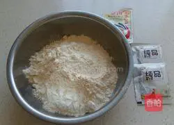 Illustration of how to make coconut sesame cake (frozen version) 1