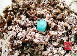 Illustration of how to make wonton stuffing with mushrooms, green vegetables and minced meat 4