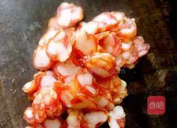 Illustration of how to make sausage and egg fried rice 3