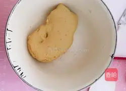 Illustration of how to make sweet potato, red bean and lotus seed pie 6