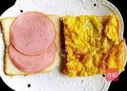 Illustration of how to make ham, egg and lettuce sandwich 3