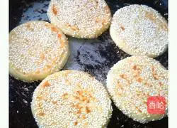 Illustration of making hollow sesame cake 12