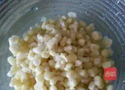 Illustration of how to make milk-flavored corn cakes 1