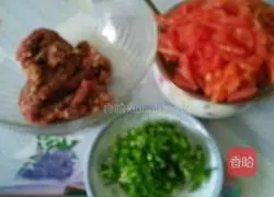 Illustration of how to make tomato and beef buns 5