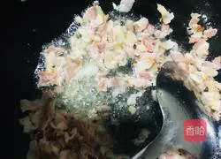 Illustration of how to make bacon and egg fried rice 14