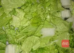 Illustration of how to make seafood, egg and vegetable fried rice 3