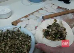 Illustration of how to make steamed buns stuffed with dried vegetables and pork 6