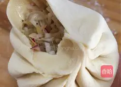 Illustration of how to make radish and shrimp skin vermicelli buns 9
