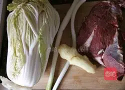 Illustration of how to make beef and cabbage dumplings 1